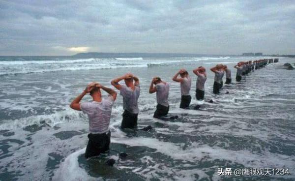 橫渡北京頤和園昆明湖