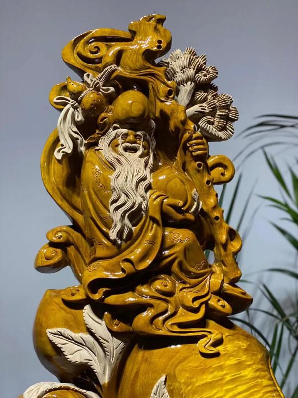 楠木有金紋，壽星哈哈笑！好漂亮的手工賀歲木雕