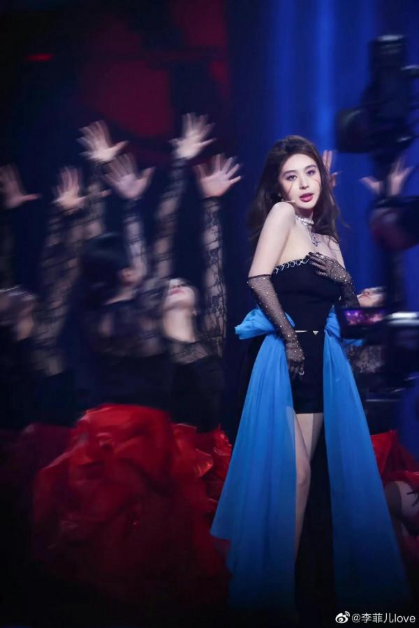 李菲兒的顏值真的越來越高，精緻美麗
