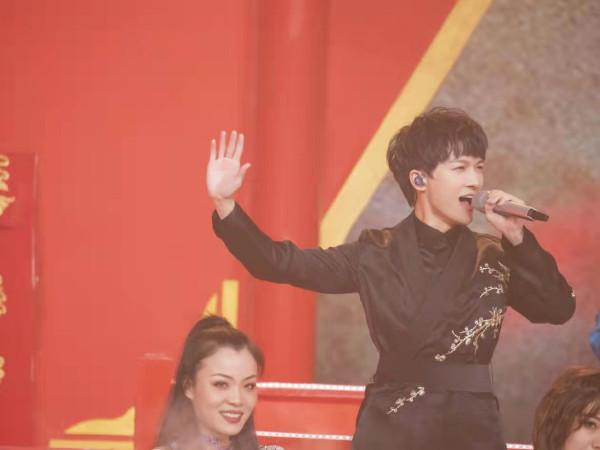 眾星雲集，歡樂過新年，周深張傑謝娜唐嫣加盟東方衛視春晚