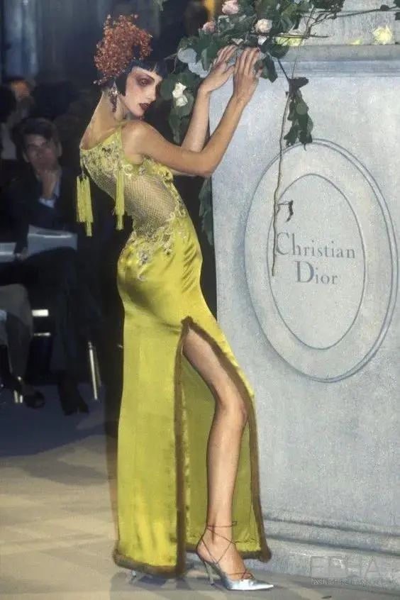 被迪奧開除後，他歸隱法國鄉間，改造後的老房子美得無藥可救