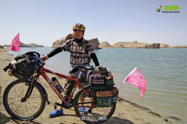 他耕耘三尺講臺，13年單人單車騎行13萬公里，帶女兒畢業騎行進藏