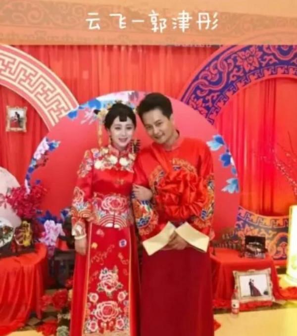 好歌手雲飛：娶&OpenCurlyDoubleQuote;古典女神&rdquo;美嬌妻，6登央視春晚，為人低調樸素