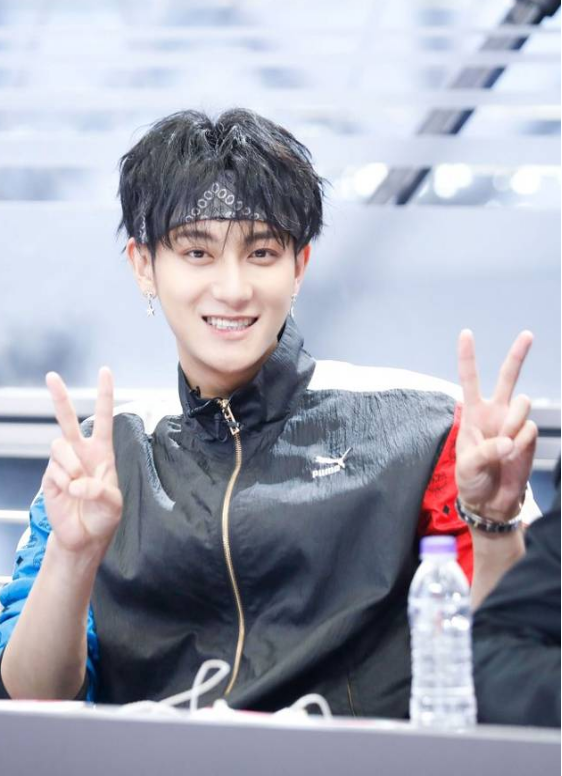 當紅男星被曝私會女愛豆!男方車技出神入化,網友:黃子韜? 當紅男星被曝私會女愛豆!男方車技出神入化,網友:黃子韜?