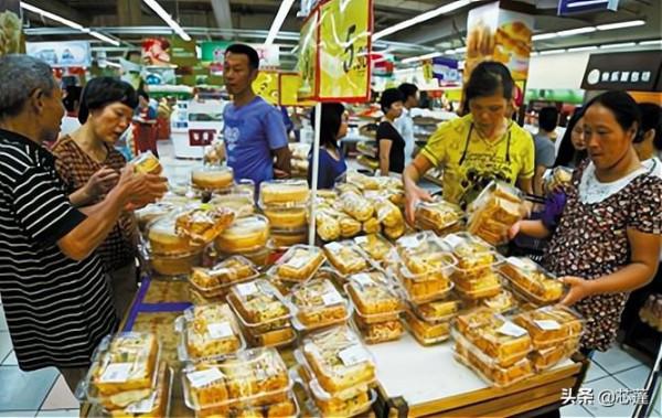 寶媽給娃買“蛋糕邊角料”引網友吐槽