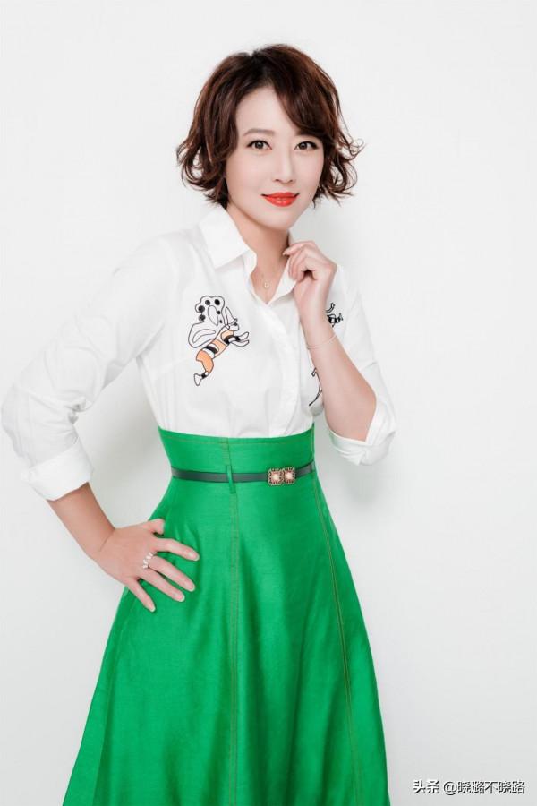 女人過了48歲儘量少燙“大媽卷”,推薦這5種髮型,時髦顯氣質呀 女人過了48歲儘量少燙“大媽卷”,推薦這5種髮型,時髦顯氣質呀