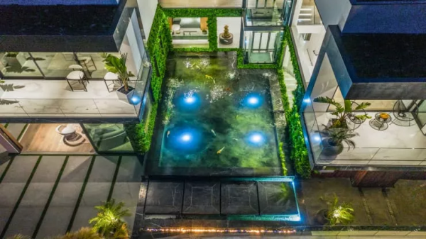 售價5.5 億的別墅，耗時7年重建，升降 DJ 臺把豪宅氛圍拉滿