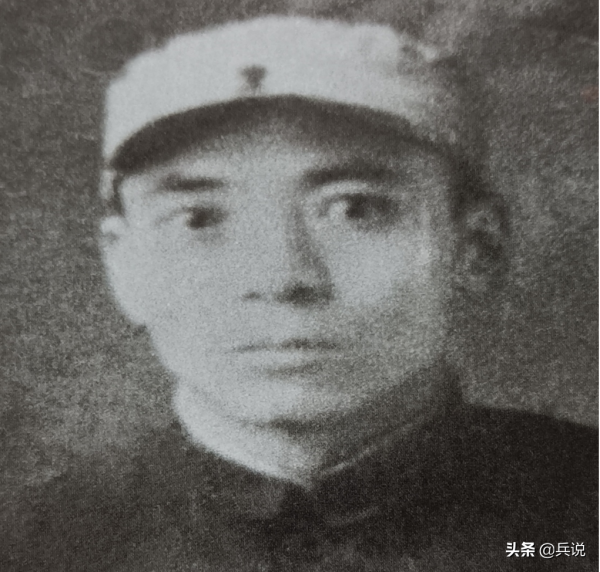 八路軍鋤奸，胸膛補一槍，漢奸居然沒死，只好用斧頭砸腦袋