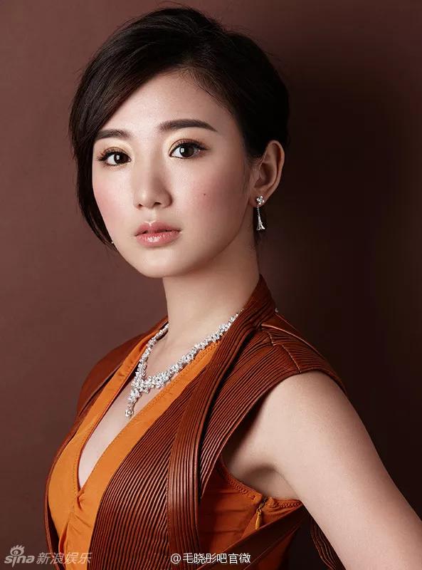 毛曉彤美照一冊，欣賞