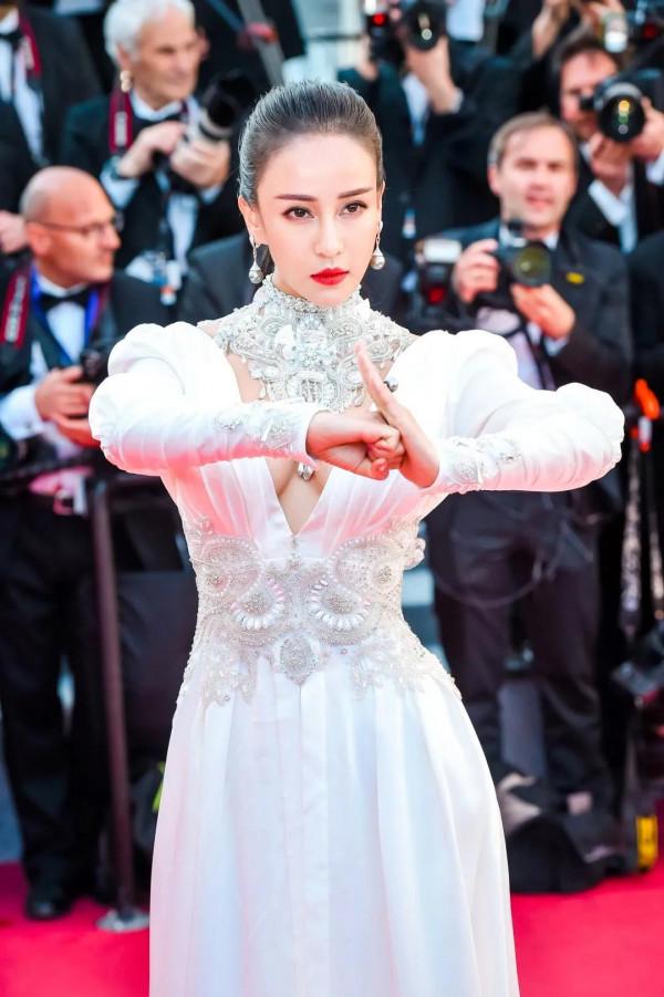 母其彌雅,雲南大山裡走出來的世界瑜伽女神 母其彌雅,雲南大山裡走出來的世界瑜伽女神