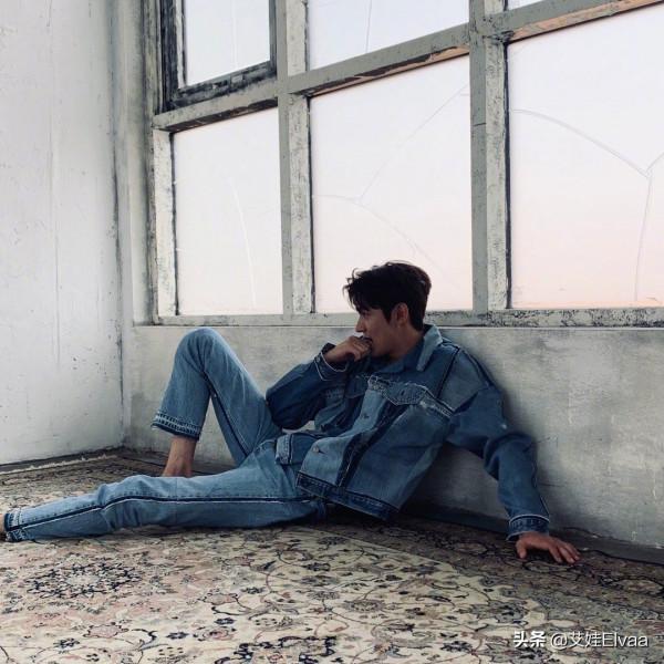 時隔八年故地重遊！李敏鎬穿大碼毛衣牛仔褲似鮮肉，重拾往日精彩