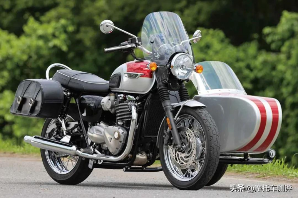 歷時一個月,打造邊三輪Triumph Bonneville T120 歷時一個月,打造邊三輪Triumph Bonneville T120