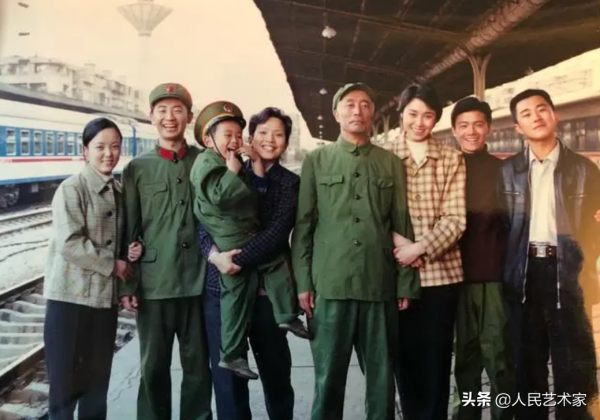 從《激情燃燒的歲月》到《士兵突擊》《我的團長我的團》,他將男人戲拍到極致 從《激情燃燒的歲月》到《士兵突擊》《我的團長我的團》,他將男人戲拍到極致