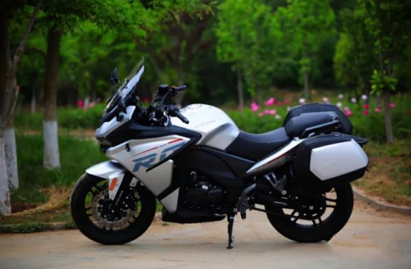 賽科龍運動旅行RG3,配6.75英寸TFT儀表,油箱容量20L,3.28萬起 賽科龍運動旅行RG3,配6.75英寸TFT儀表,油箱容量20L,3.28萬起