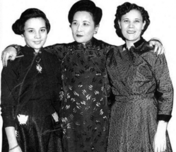 為嫁三婚男和父親鬧翻的蔣經國獨女——蔣孝章 為嫁三婚男和父親鬧翻的蔣經國獨女——蔣孝章