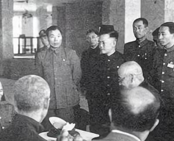 1949年,軍統少將穿解放軍軍裝前往北平,世人才知戴笠愛將竟是特工