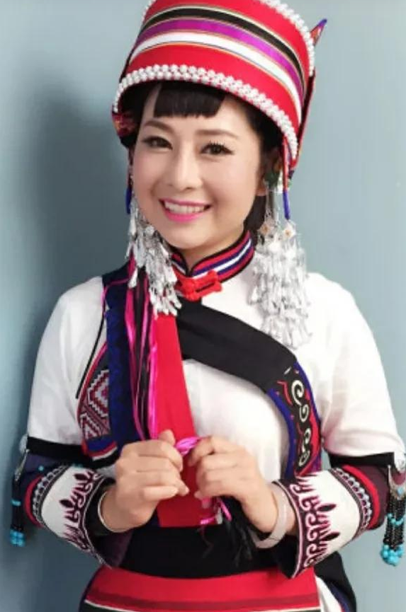 彝族姑娘周麗珍：打工小妹，因星光大道改變命運，逆襲登上春晚