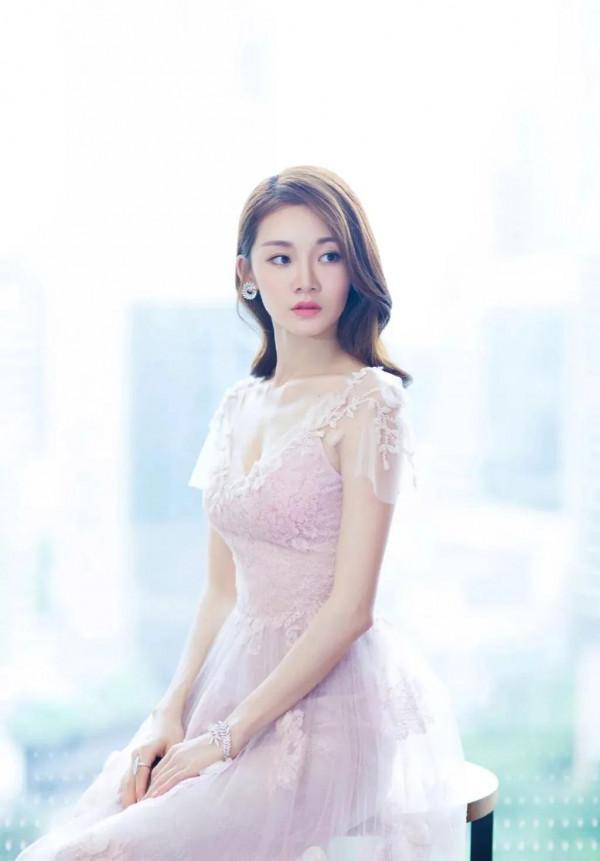 小獵豹鄭凱撿到寶了,苗苗氣質出眾 小獵豹鄭凱撿到寶了,苗苗氣質出眾