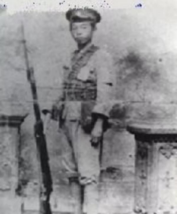 是誰第一個喊出“毛主席”的稱謂?他後來終生跟著毛主席 是誰第一個喊出“毛主席”的稱謂?他後來終生跟著毛主席