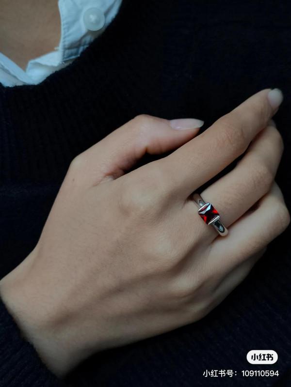 誰不愛它！絕美的石榴石戒指