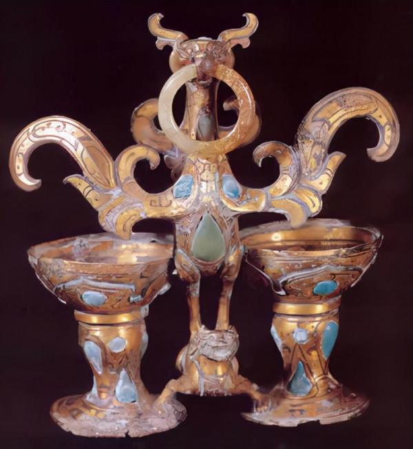 國防施工竟炸出古墓,墓主人身穿玉石金絲戰甲,竟能令人起死回生 國防施工竟炸出古墓,墓主人身穿玉石金絲戰甲,竟能令人起死回生