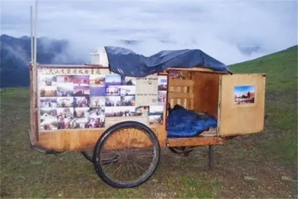 “徒步狂人”謝建光：35年拉板車走30萬公里，59歲止步黑河