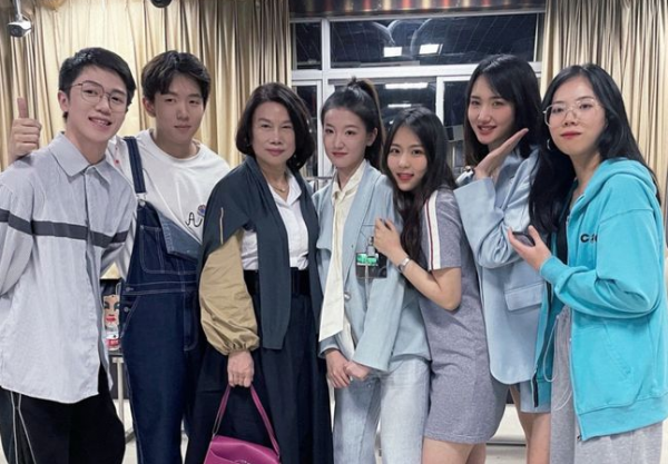 22歲成為全網走紅的秘書,孟羽童家庭背景曝光,幸運源自實力 22歲成為全網走紅的秘書,孟羽童家庭背景曝光,幸運源自實力