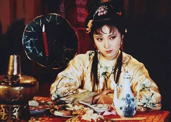 《紅樓夢》只知通靈寶玉?堪比珠寶展的大觀園,戴的珠寶大有來頭 《紅樓夢》只知通靈寶玉?堪比珠寶展的大觀園,戴的珠寶大有來頭