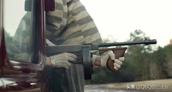 154號公路伏擊戰，警方精心設下圈套，130多槍擊斃“亡命鴛鴦”