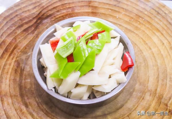 飯店的糖醋藕丁為啥好吃，原來焯水要多加這兩種調料，清脆不變黑