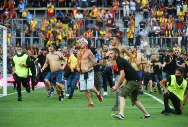 28天第二次!法甲又現大規模衝突,數百球迷入場群毆,兩人受傷 28天第二次!法甲又現大規模衝突,數百球迷入場群毆,兩人受傷