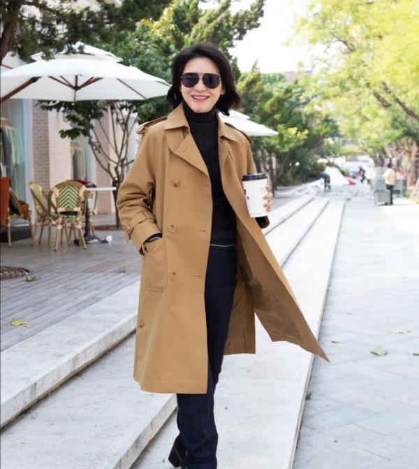 五十歲的女人並不老，這幾位媽媽的穿搭不僅優雅，還告別大媽感