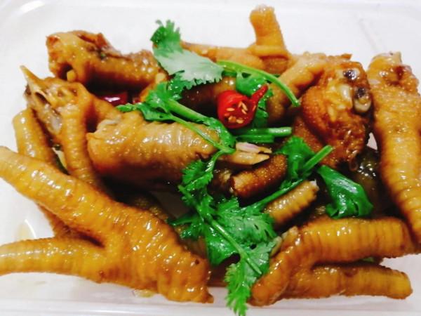 小李來玩，我做6道菜招待，她說：&OpenCurlyDoubleQuote;姐，你這是和雞有仇嗎？&rdquo;