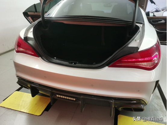 7年車齡的賓士CLA貶值20多萬,白色車身在檢測師眼中逐漸“變黑” 7年車齡的賓士CLA貶值20多萬,白色車身在檢測師眼中逐漸“變黑”