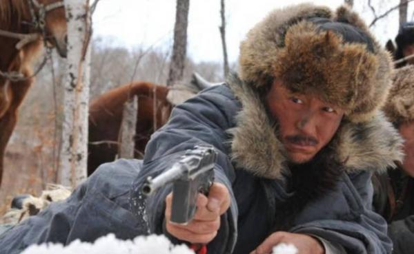 楊靖宇犧牲後腹部被剖開，日本軍官淚灑當場，回國後留下遺言自殺