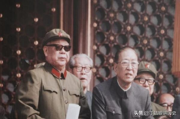 1947年，一農村老太太來到部隊找兒子，說出兒子名字急送見司令員