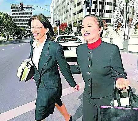 中方購買的波音專機發現竊聽裝置，FBI做賊心虛，搞出滑稽大案