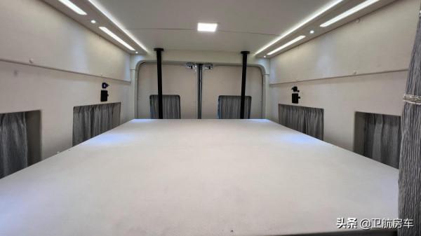 六座房車帶私人影院還有兩張雙人床