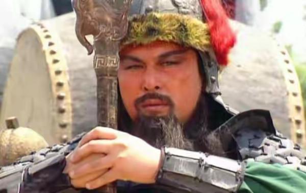 三國演義：&quot;三英戰呂布&quot;，為何三個打一個還稱&quot;英雄&quot;？