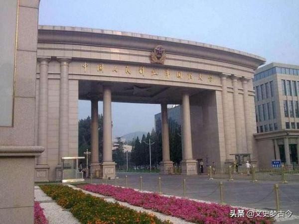 1985年,第55軍撤編後,軍長邢世忠受到重用,出任蘭州軍區參謀長 1985年,第55軍撤編後,軍長邢世忠受到重用,出任蘭州軍區參謀長