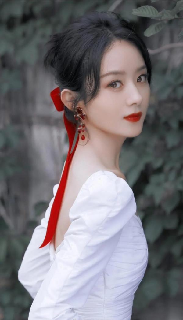 趙麗穎出演《新還珠格格》裡的晴兒,溫婉大氣,氣質出眾 趙麗穎出演《新還珠格格》裡的晴兒,溫婉大氣,氣質出眾