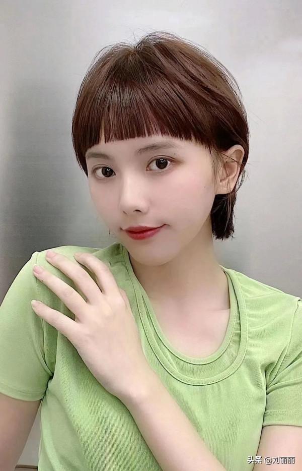 羊毛卷已過時,今年秋冬髮型流行這樣整,不誇張很時尚 羊毛卷已過時,今年秋冬髮型流行這樣整,不誇張很時尚