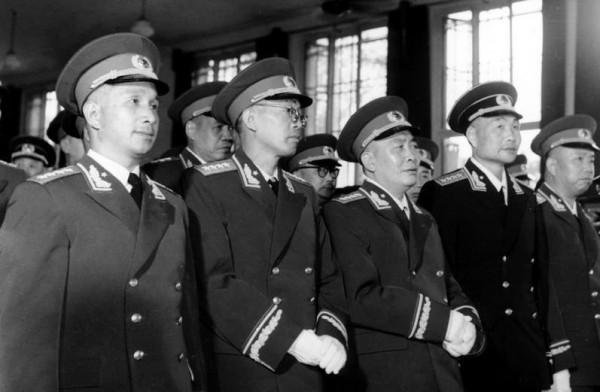 他曾是粟裕的警衛員，一句話被送到戰場當營長，後成我國上將