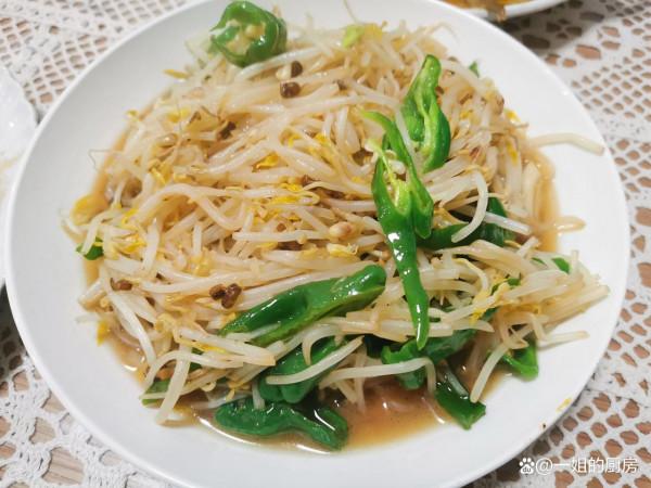 弟媳家蹭飯，都是家常菜，色香味俱全，一不小心又吃撐了