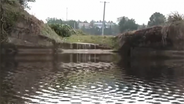 1992年浙江村民抽乾水潭，發現千年宮殿，已成為4A級旅遊風景區