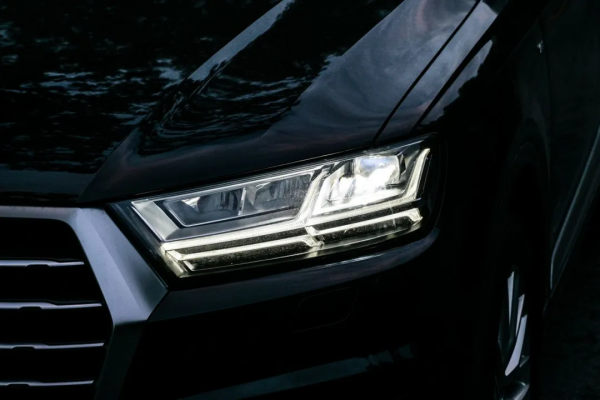 二手準新奧迪Q7,內飾貼膜、腳墊通鋪,不容錯過 二手準新奧迪Q7,內飾貼膜、腳墊通鋪,不容錯過