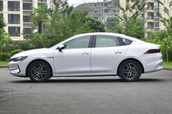 實拍秦PLUS EV,綜合實力很出色,價格不貴空間大,家用正合適 實拍秦PLUS EV,綜合實力很出色,價格不貴空間大,家用正合適