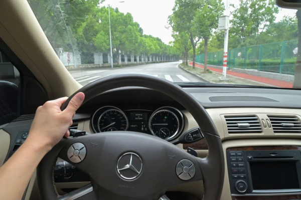 6缸6座的賓士R350L,輕鬆勝任多人出行 6缸6座的賓士R350L,輕鬆勝任多人出行