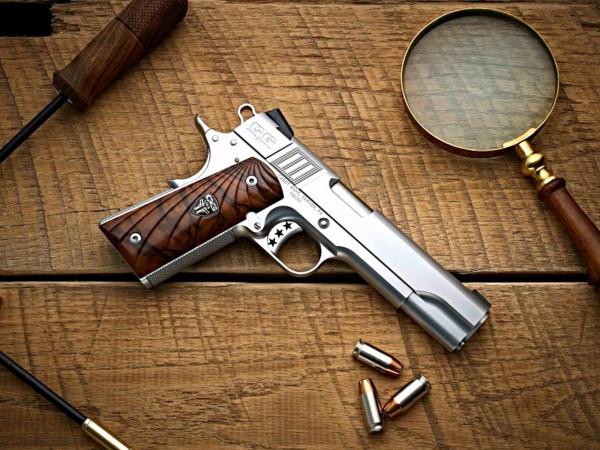 這十把手槍曾是“名將”的配槍，每一把都是軍工的傑作