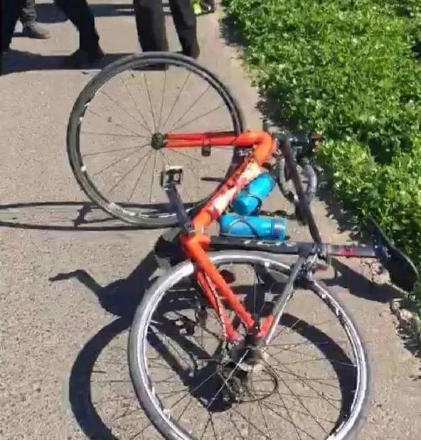 我被女孩騎車撞了兩米遠,她卻不耐煩的問我:大哥你想要多少錢? 我被女孩騎車撞了兩米遠,她卻不耐煩的問我:大哥你想要多少錢?